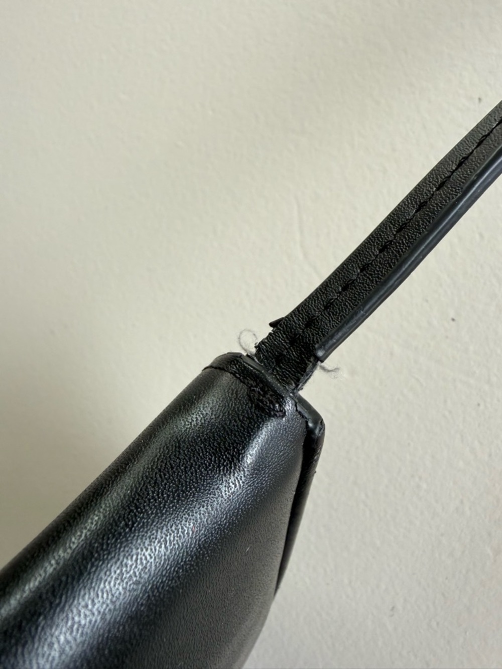 Minimal Crossbody Saddle Bag - Black - Picture 6 of 7